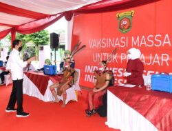 Presiden Joko Widodo Tinjau Vaksinasi Pelajar di Kota Samarinda