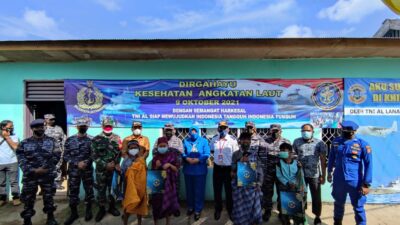 Dalam Rangka Hari Kesehatan Angkatan Laut Lanal Balikpapan Gelar Khitanan Massal dan Pemberian Tali Asih di Kelurahan Jenebora