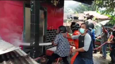Si Jago Merah Mengamuk di Margo Mulyo, Satu Anak Mengalami Luka Bakar