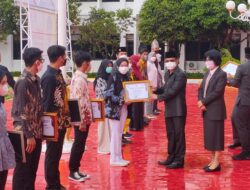 Beri Penghargaan Pemuda Berprestasi, Wali Kota Pimpin Upacara Hari Sumpah Pemuda
