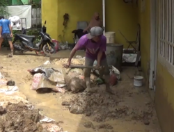 5 Rumah Warga Diterjang Longsor Air Bercampur Lumpur Dan Bau Minyak