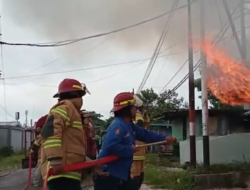 Rombong Di Gang Buntu Terbakar