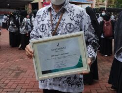 Sediakan Pangan Jajanan Anak Aman di Sekolah, SMPN 1 Terima Sertifikat Komitmen