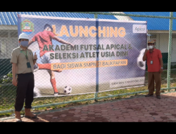 APICAL GROUP BUKA AKADEMI FUTSAL UNTUK SISWA SMPN 21 BALIKPAPAN