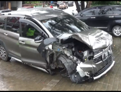 Hilang Konsentrasi, 4 Mobil Tabrakan Beruntun