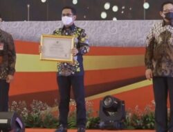 Wali Kota Balikpapan Terima Anugerah Meritokrasi Tahun 2021