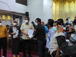 Puluhan Buruh Balikpapan Gerudug Kantor DPRD