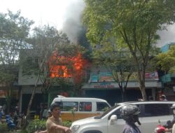 Jago Merah Mengamuk di Balikpapan Barat, Ruko Dua Lantai Hangus Terbakar