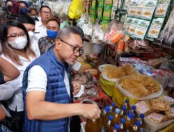 Sambangi Balikpapan, Mendag Tinjau Warung Pangan PPI, Mitra Penjualan Minyak Goreng Curah