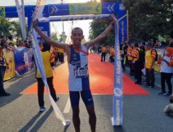 Pelari Nasional Agus Prayogo dan Odekta Naibaho  Juara Lomba Lari Balikpapan Open 10K