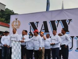 Kepala Disporapar Balikpapan Lepas Lomba Lari Navy Fun Run 7,7 Km