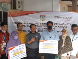 Gerbangkaltim.com Serahkan BSPK RTLH Kepada 2  Warga Kelurahan Damai