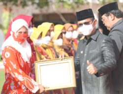 Wali Kota Balikpapan Rahmad Mas’ud Berikan Penghargaan Kepada Nakes Beprestasi