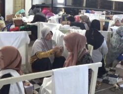 Batik Shaho Kenalkan Tiga Teknik Membatik Kepada Peserta Pelatihan Membatik DKUKMKP Balikpapan