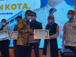Wali Kota Balikpapan Serahkan 11 Penghargaan Kepada Wajib Pajak Terbesar