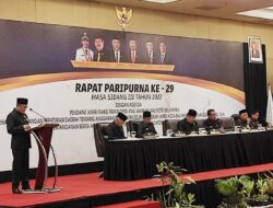 Parlindungan Terus Membacakan Pandangan Fraksinya dengan Nada Keras, Walaupun Mic Mati