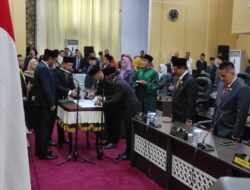 Wakil Ketua DPRD, Sabaruddin Panrecalle Lantik 2 Anggota PAW