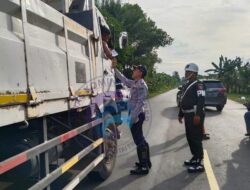 Dishub Sosialisasikan Perbup Pemberlakuan Jam Operasional Kendaraan Pengangkut Alat Berat Melalui Giat Ops