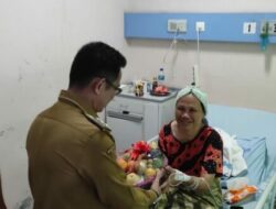 Wali Kota Bersama OPD Kunjungi Pasien RSUD Beriman