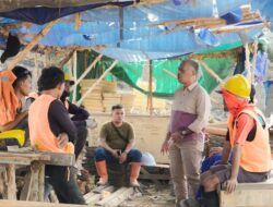 Sidak Proyek Sekolah Terpadu di Regency, Budiono Temui Pekerja yang Belum Digaji