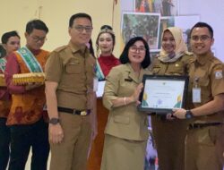 DLH Balikpapan Berikan Penghargaan Pemenang Lomba RT CGH dan ECO Office