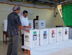 Salurkan Hak Pilihnya, Syarifudin Oddang Bareng Keluarga Mencoblos di TPS 78 Graha Indah