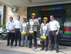 Wali Kota Balikpapan Serahkan 29 Unit Kendaraan Operasional ke DLH